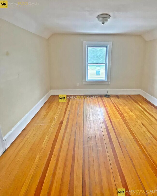 Building Photo - 28 Richardson St