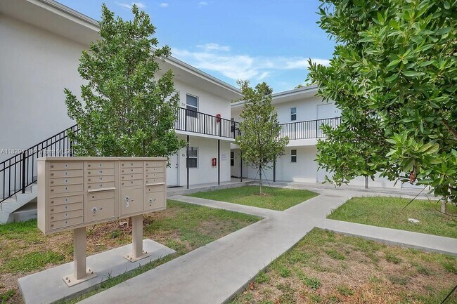 Foto del edificio - 1710 NW 1st Ct