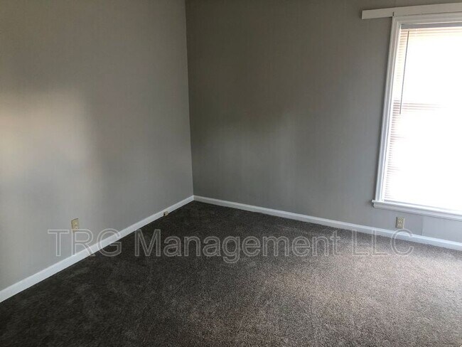 Building Photo - 725 Greenwood