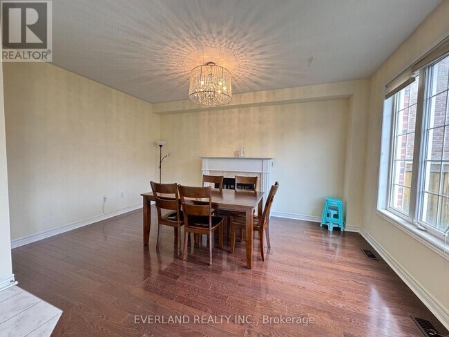Building Photo - 110 Staglin Ct