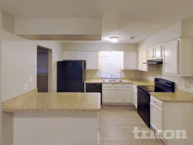 Building Photo - 300 Ripplewood Dr