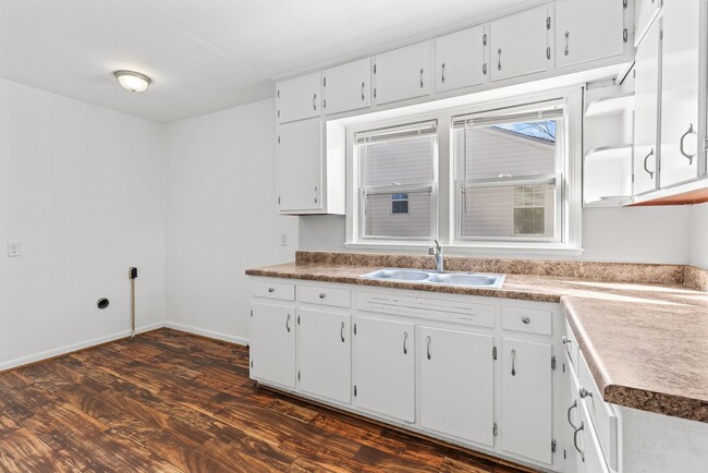 Building Photo - Cozy and Newly Renovated 3 Bedroom 1 Bath ...