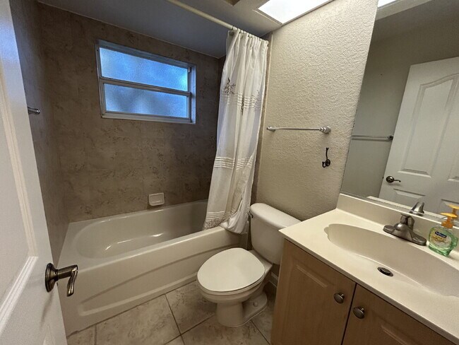 Foto del edificio - Northport 3/2/2 now available for rent ann...