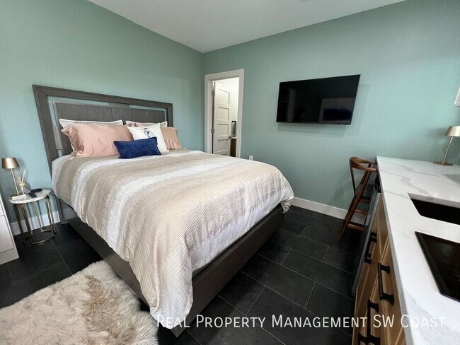 Foto del edificio - 18100 Pioneer Rd