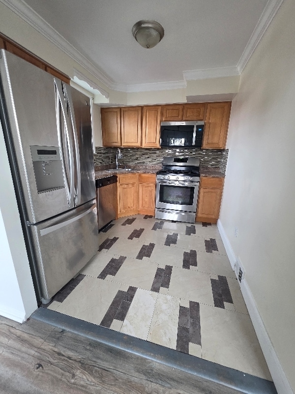 Foto del edificio - 10849 Lockart Rd