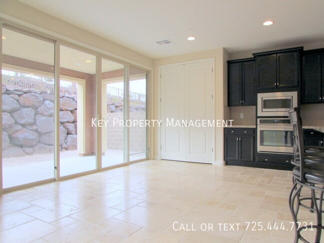 Building Photo - 5 BEDROOM HOME W/ ATTACHED CASITA AND 3 CA...