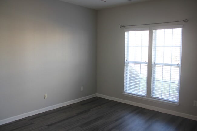 Foto del edificio - 5972 Hollow Wood Ct