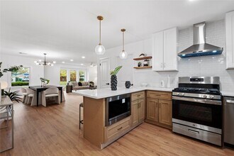 Building Photo - 5023 Redstart St