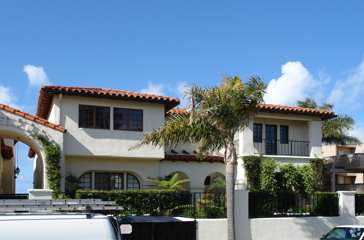 Primary Photo - 257 Avenida Lobeiro
