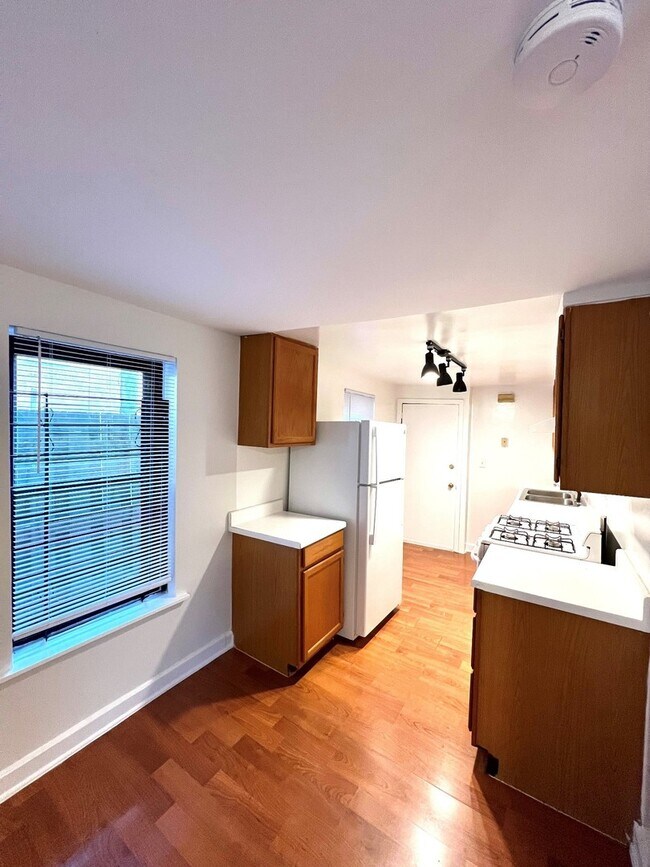 Foto del edificio - 2036 W Charleston St