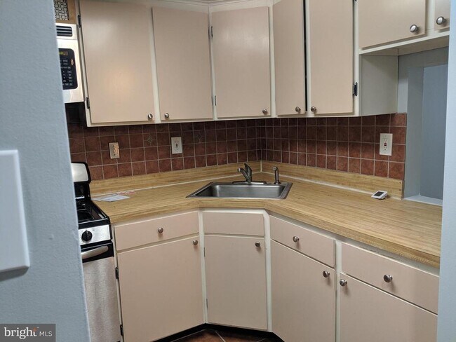 Foto del edificio - 2939 Van Ness St NW