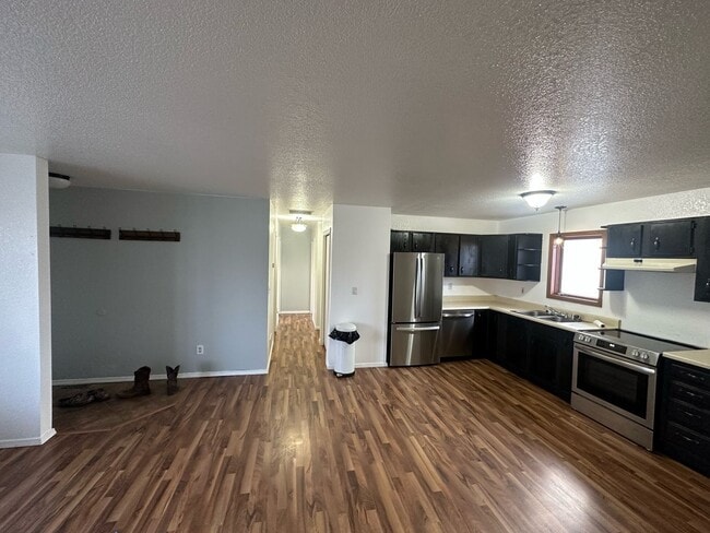 Building Photo - 2 Bedroom, 1 Bathroom Ranch-Style Single Home