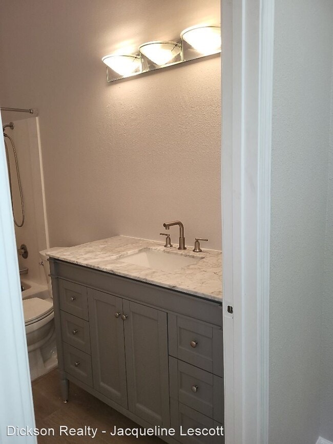 Building Photo - 2 br, 1.5 bath House - 3530 Rosalinda Drive