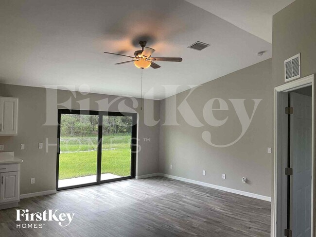 Foto del edificio - 755 Puccini Ave S
