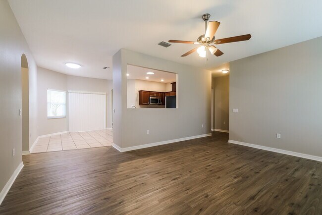 Building Photo - 2417 Huron Cir