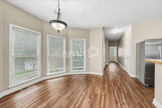 Foto del edificio - 4524 Kingsgate Ct NW