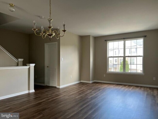 Building Photo - 147 Acorn Dr