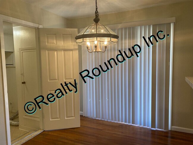 Building Photo - New Year Leasing Special 1/2 Free, Three B...