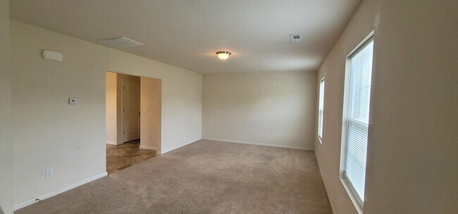 Foto del edificio - Two-Story, 3 Bedroom, 2.5 Bath Home Located in Established Neighborhood- Near Campbell University