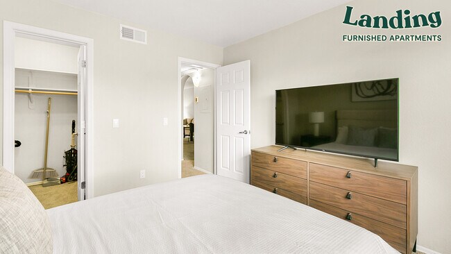 Building Photo - 10700 N La Reserve Dr