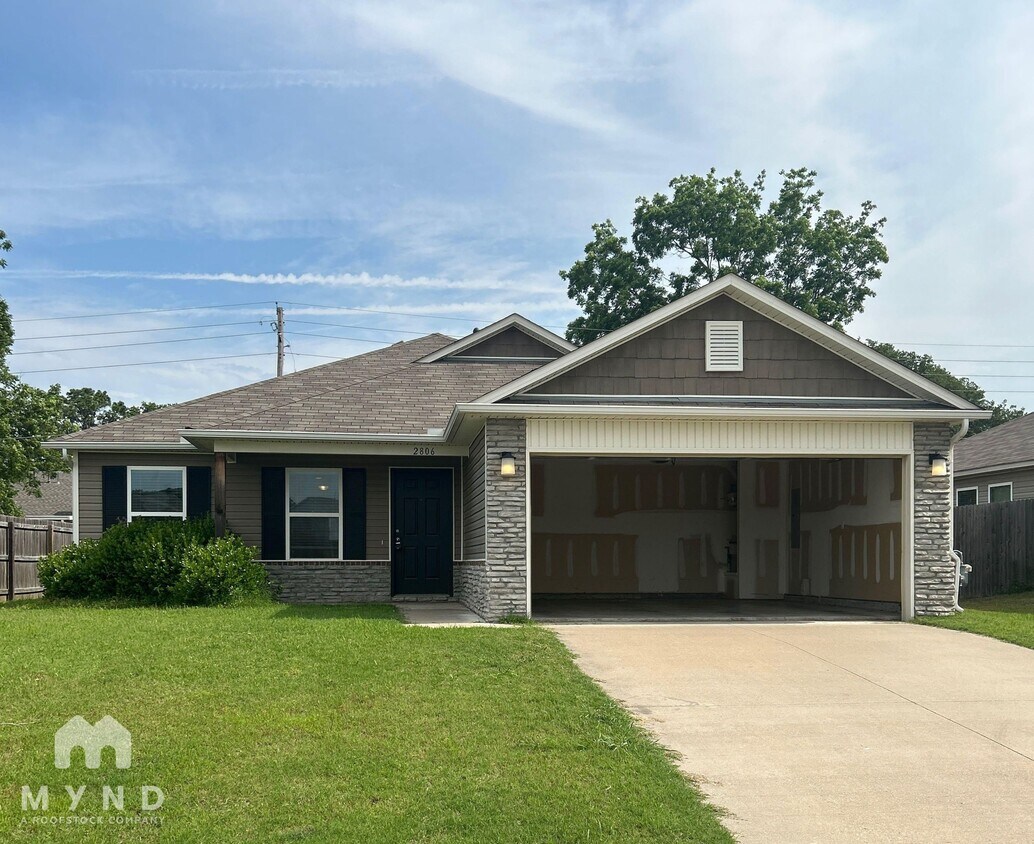 Foto principal - 2806 E Pittsburg St