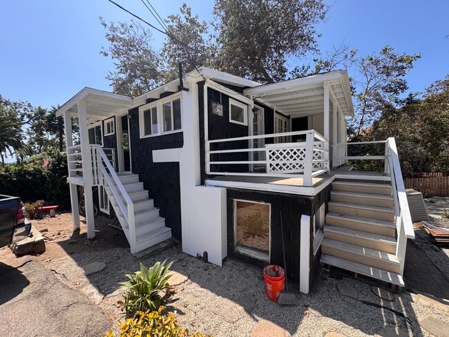 Building Photo - 3927 Las Flores Canyon Rd