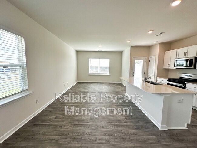 Building Photo - 221 Starlight St