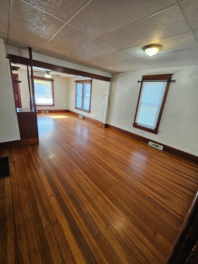 Foto del edificio - Spacious 2 Bedroom 1 Bath with 2 car Garage