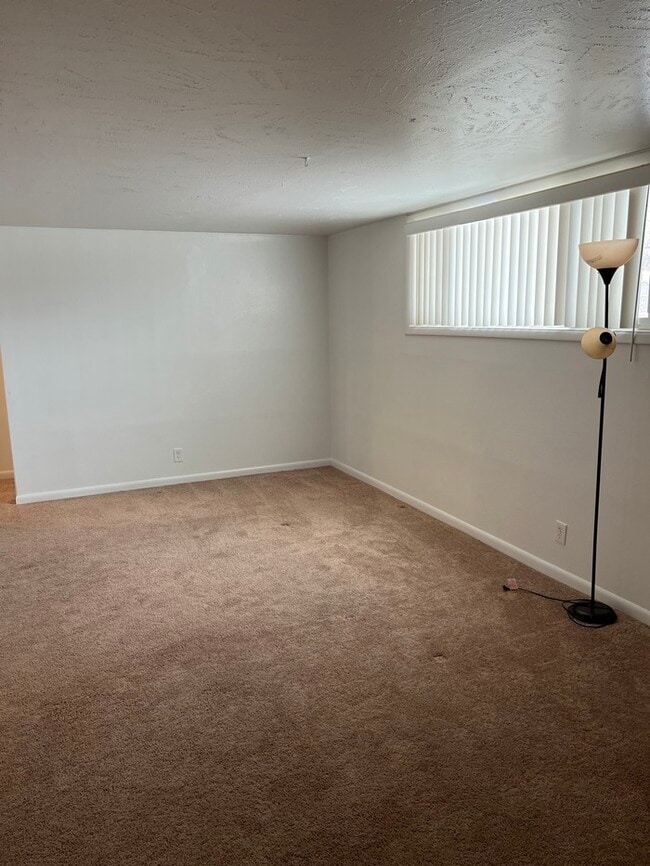 Building Photo - 2 bedroom apartment