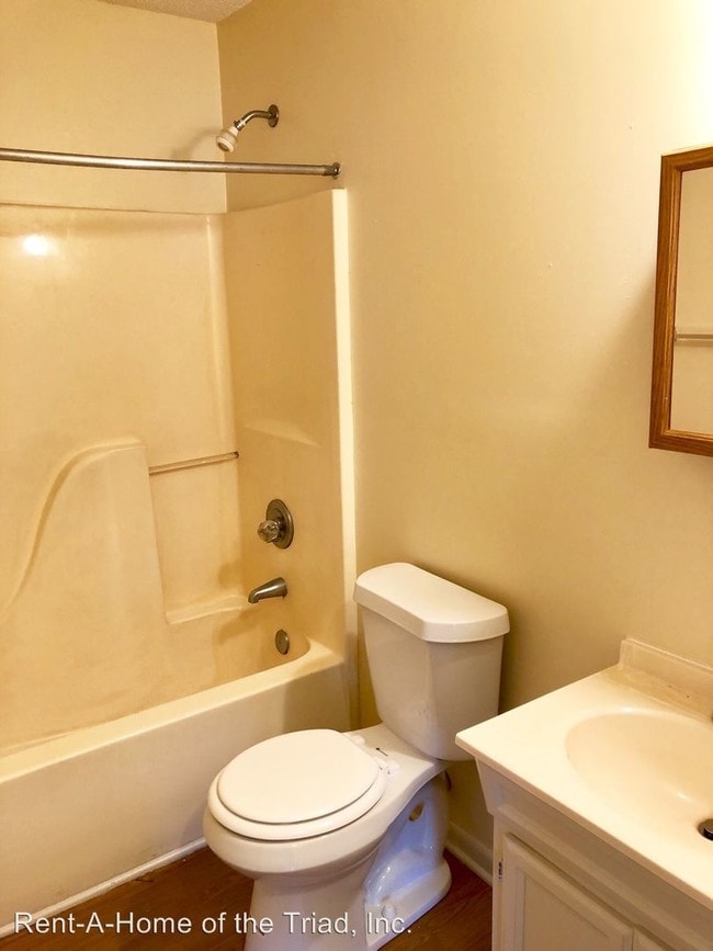 Building Photo - 2 br, 1 bath House - 715 Dale Street