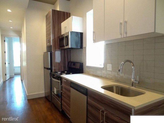 Building Photo - 498 Chauncey St