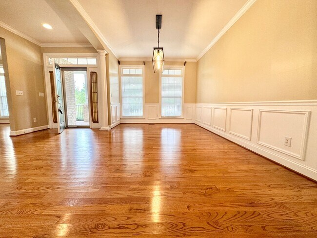 Building Photo - One level Executive Home - 3 Bed, 2 Bath H...