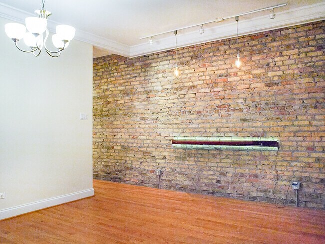 Building Photo - 6527 N Lakewood Ave