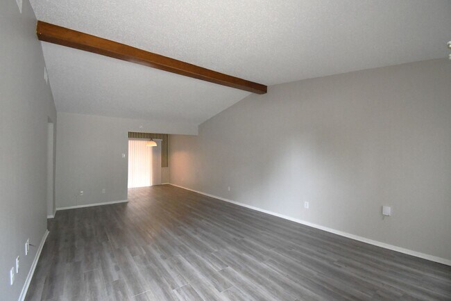 Foto del edificio - Economical 2 Bedroom Duplex in South Tyler-Lawn Care Included!
