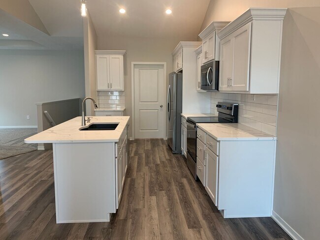 Foto del edificio - Beautiful 3 bedroom/3 bath daylight ranch townhome in SE Lincoln