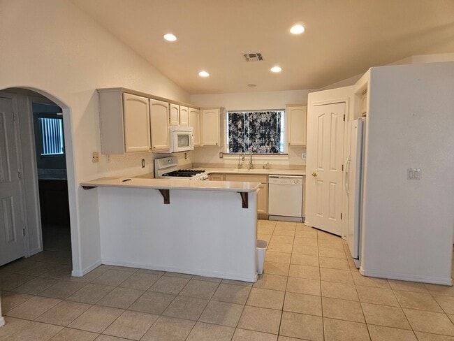 Building Photo - Fort Mohave!! 3 bedroom 2 bathroom in Fairway Estates.