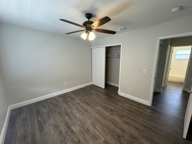 Foto del edificio - 5615 E 127th Ave