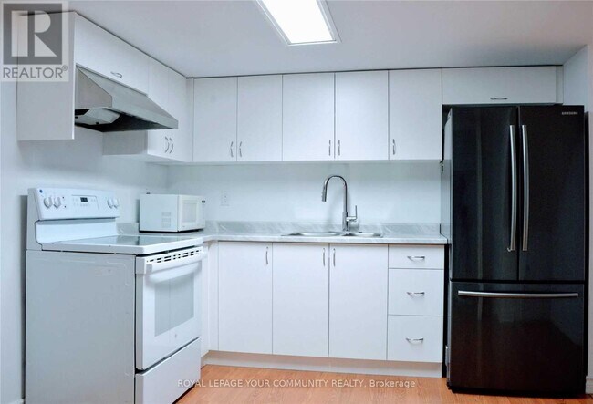Building Photo - 106 Connaught Ave