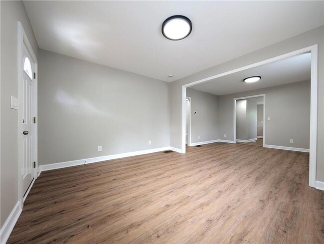 Building Photo - 1377 Pine Ave