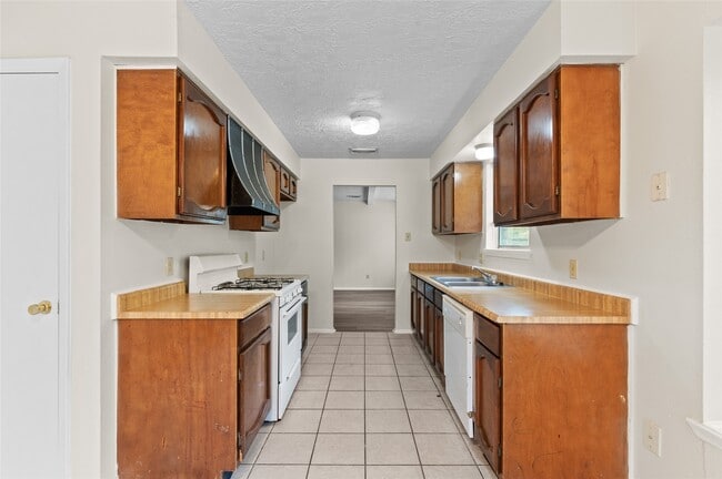 Building Photo - 9505 John Bank Dr