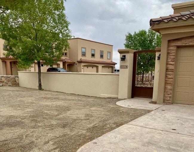 Building Photo - 4226 Tres Ninos Dr