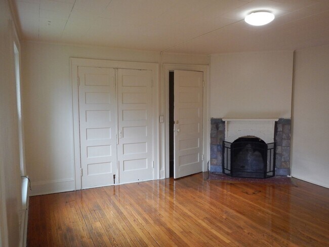 Photo - AVAILABLE 6/1/26 - Large House Available O...