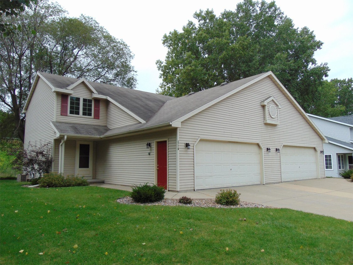 Primary Photo - 2774-2776 St Ann Dr