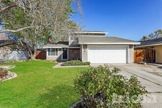 Building Photo - 2255 Howard Dr