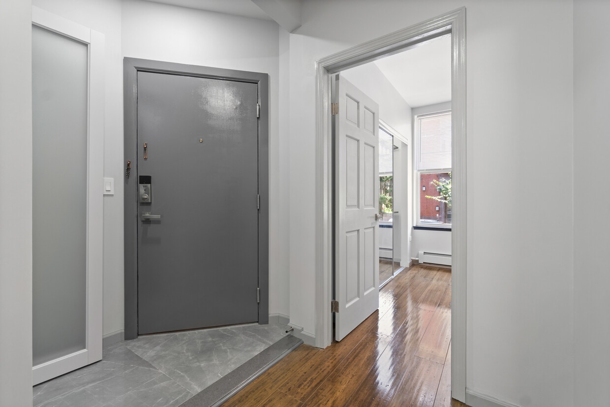 Primary Photo - 232 1st St