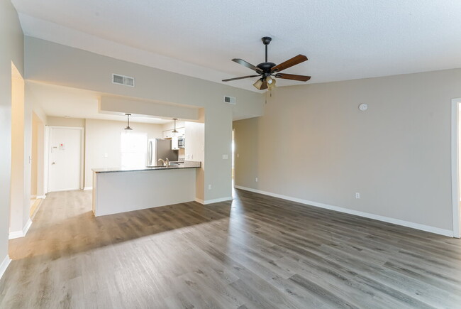 Building Photo - 14013 Fullerton Dr