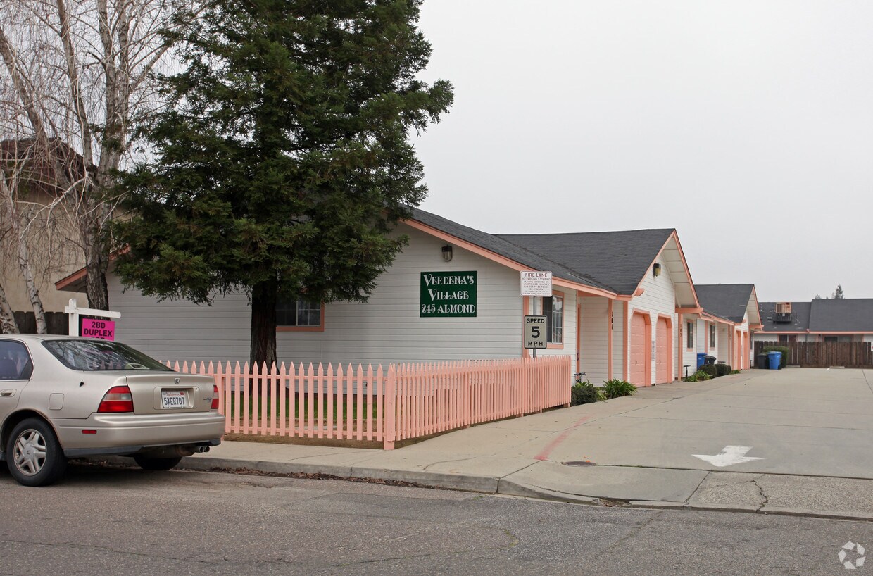 Building Photo - Verdenas Village