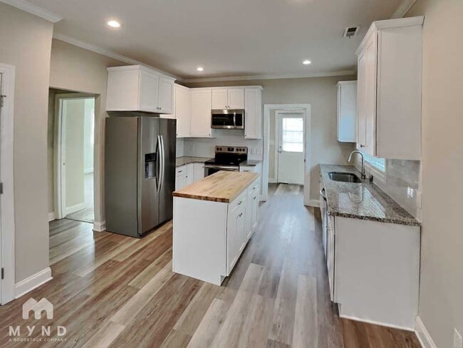 Building Photo - 2112 Middale St