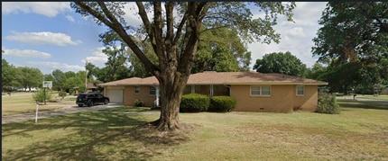 Building Photo - 400 S Evergreen Ln