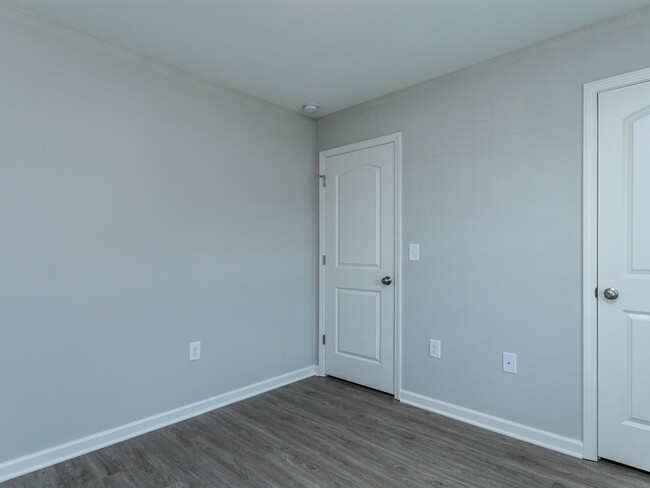 Foto del edificio - 1404 Ikes Pond Ln